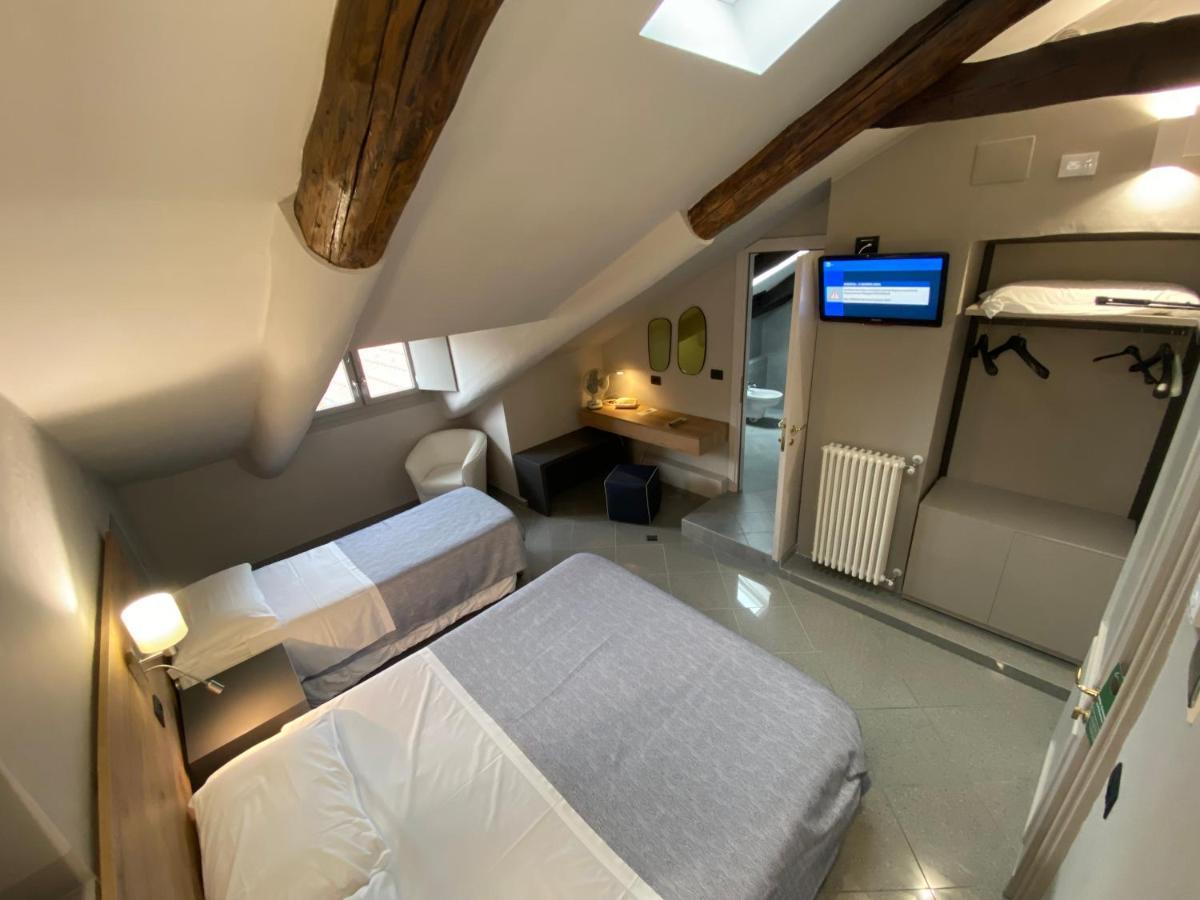 Artua'&solferino 3* Turin